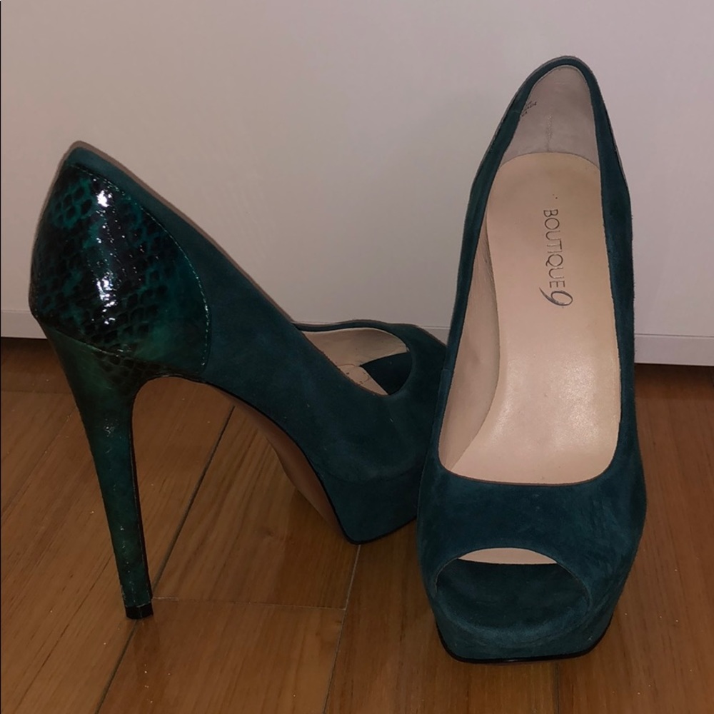 Green Suede Heels size 6